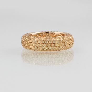 RING, 18K guld med fasettslipade gula safirer ca 3.64 ct. Vikt 4,7 gram.