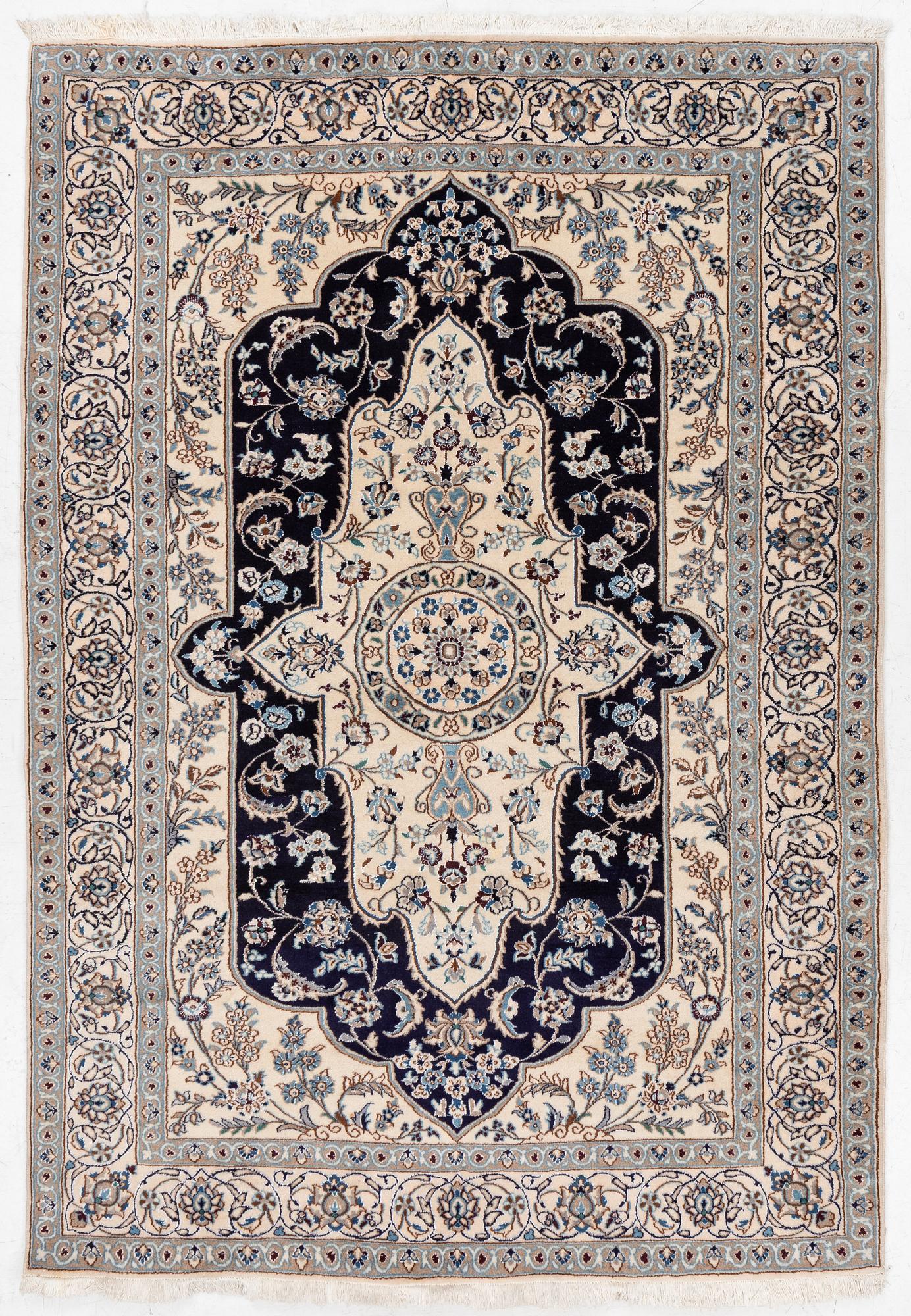 Matta, Nain, Ca 300 x 200 cm.