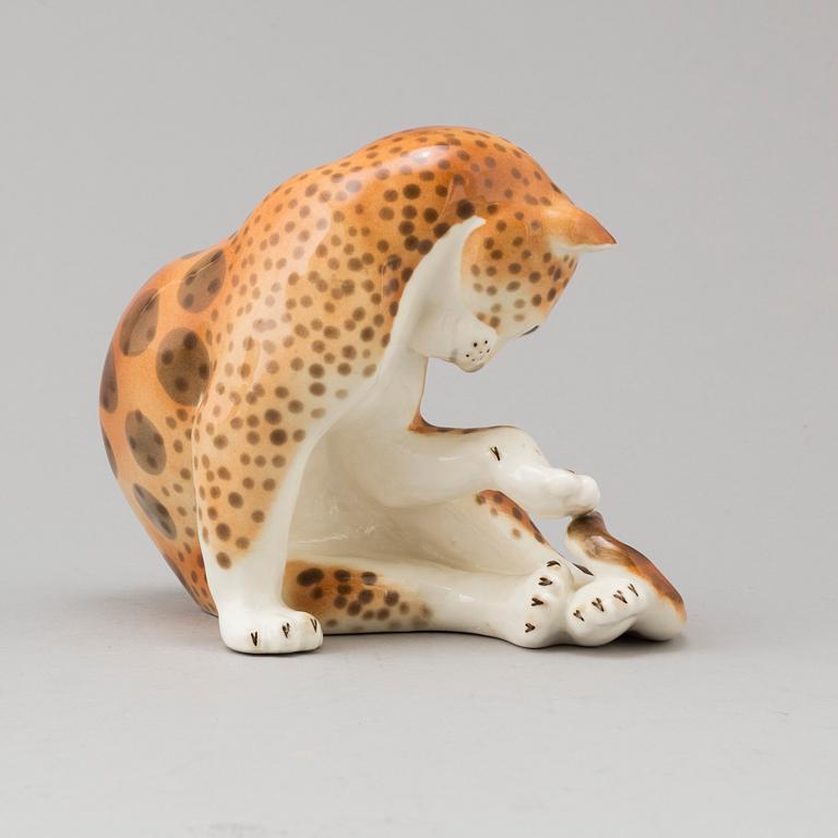 Two porcelaine figurines by Lomonosov, Russia, second half of the 20th century.