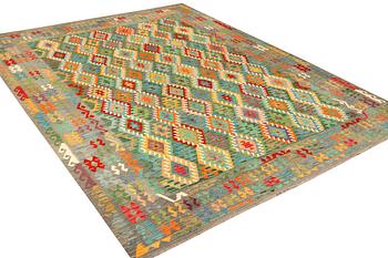 A Kilim carpet, c. 403 x 305 cm.