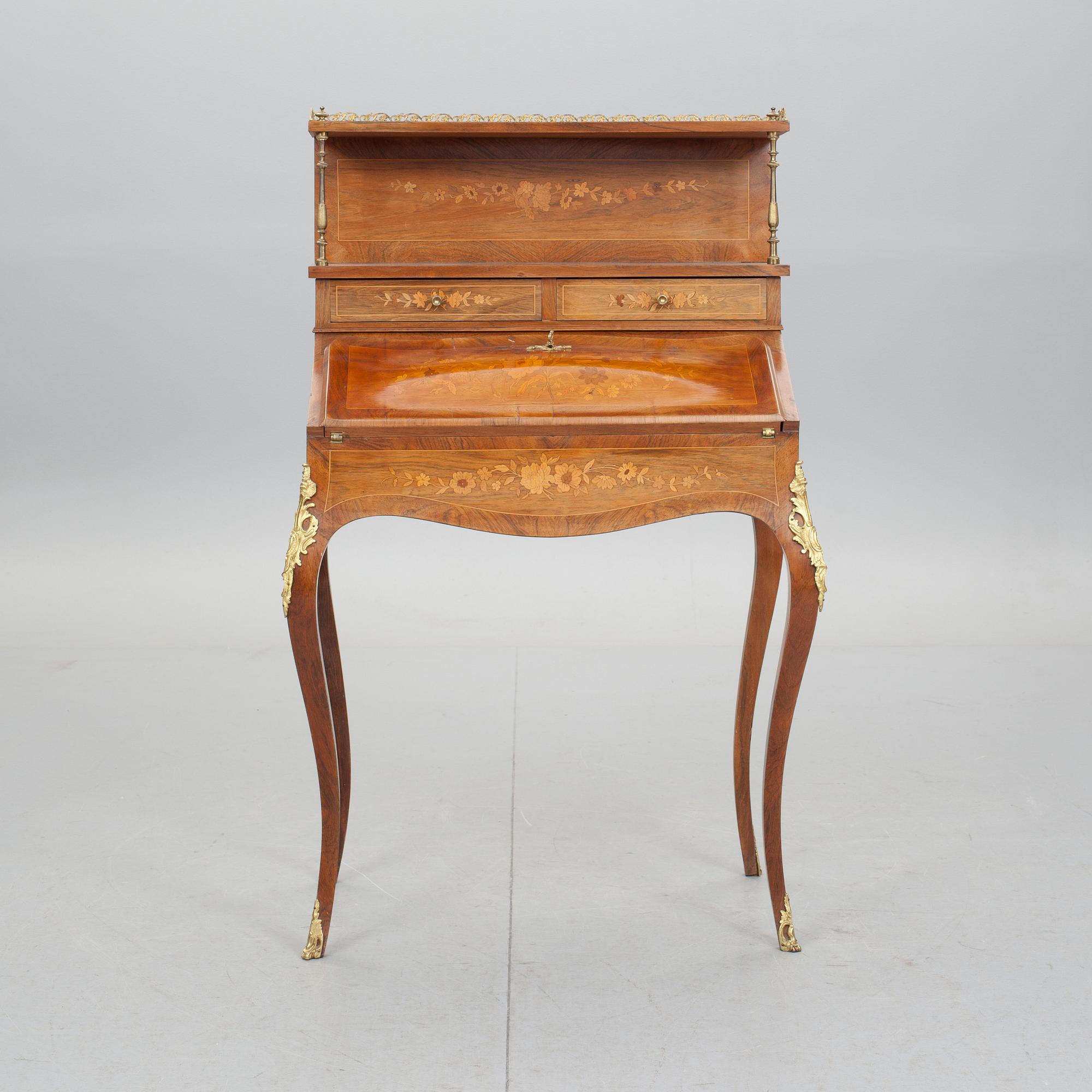 SNEDKLAFFSEKRETÄR, Louis XV-stil, trol Frankrike. 1900-talets första hälft.