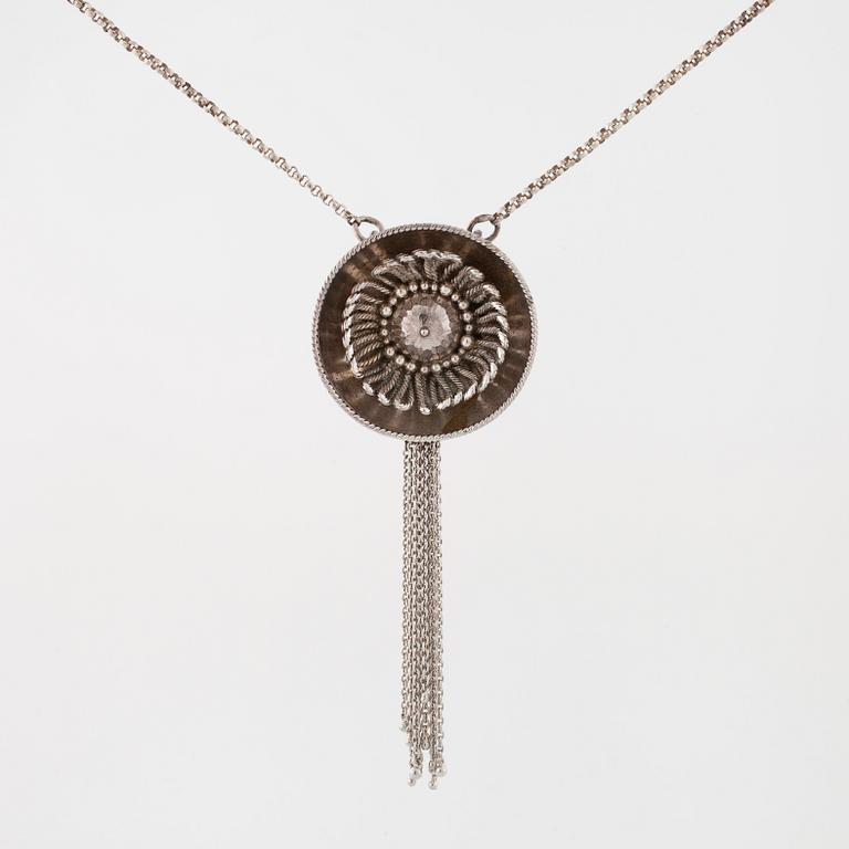 ROSA TAIKON, Stockholm, 1984, a necklace.