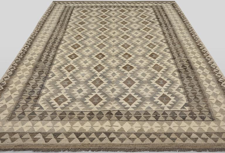 A Kilim rug, approx. 297 x 203 cm.