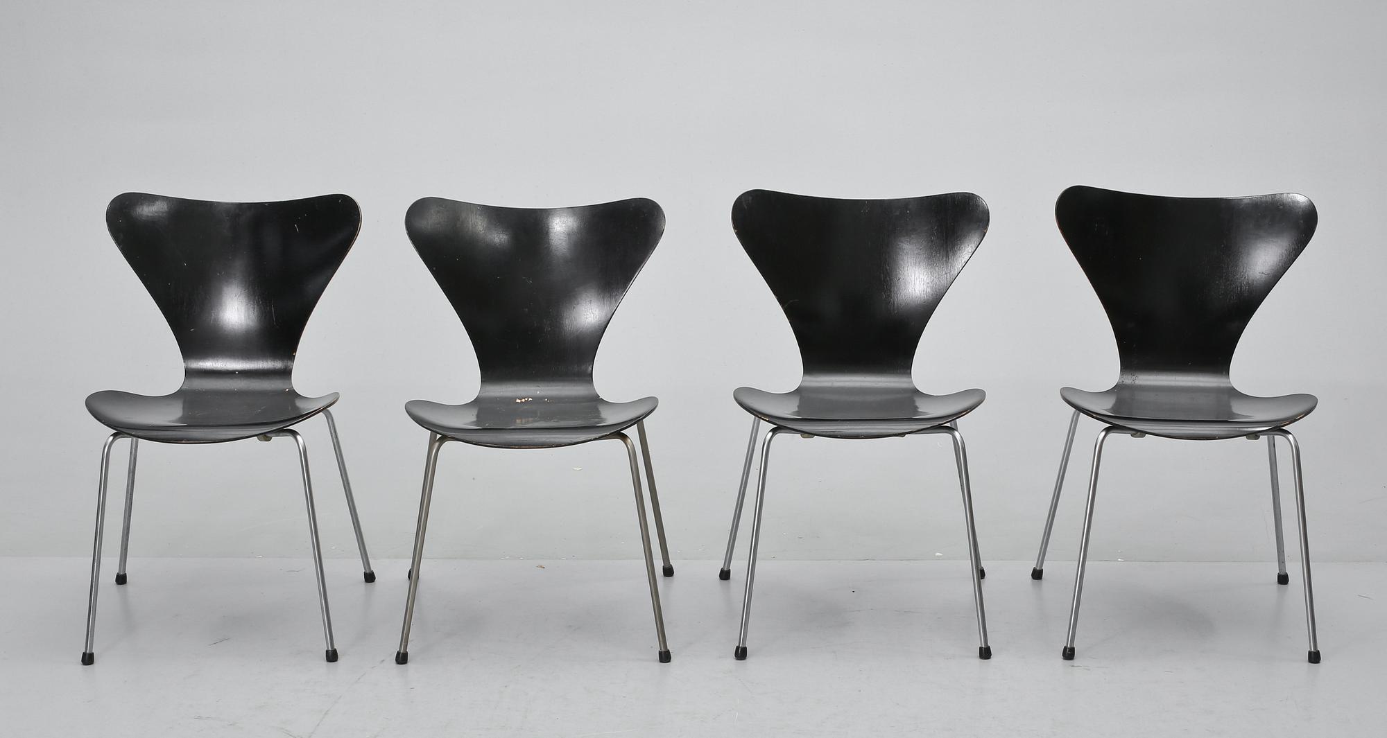 STOLAR, 3 + 1 st, "Sjuan", Arne Jacobsen, Fritz Hansen, Danmark, 1960-tal.