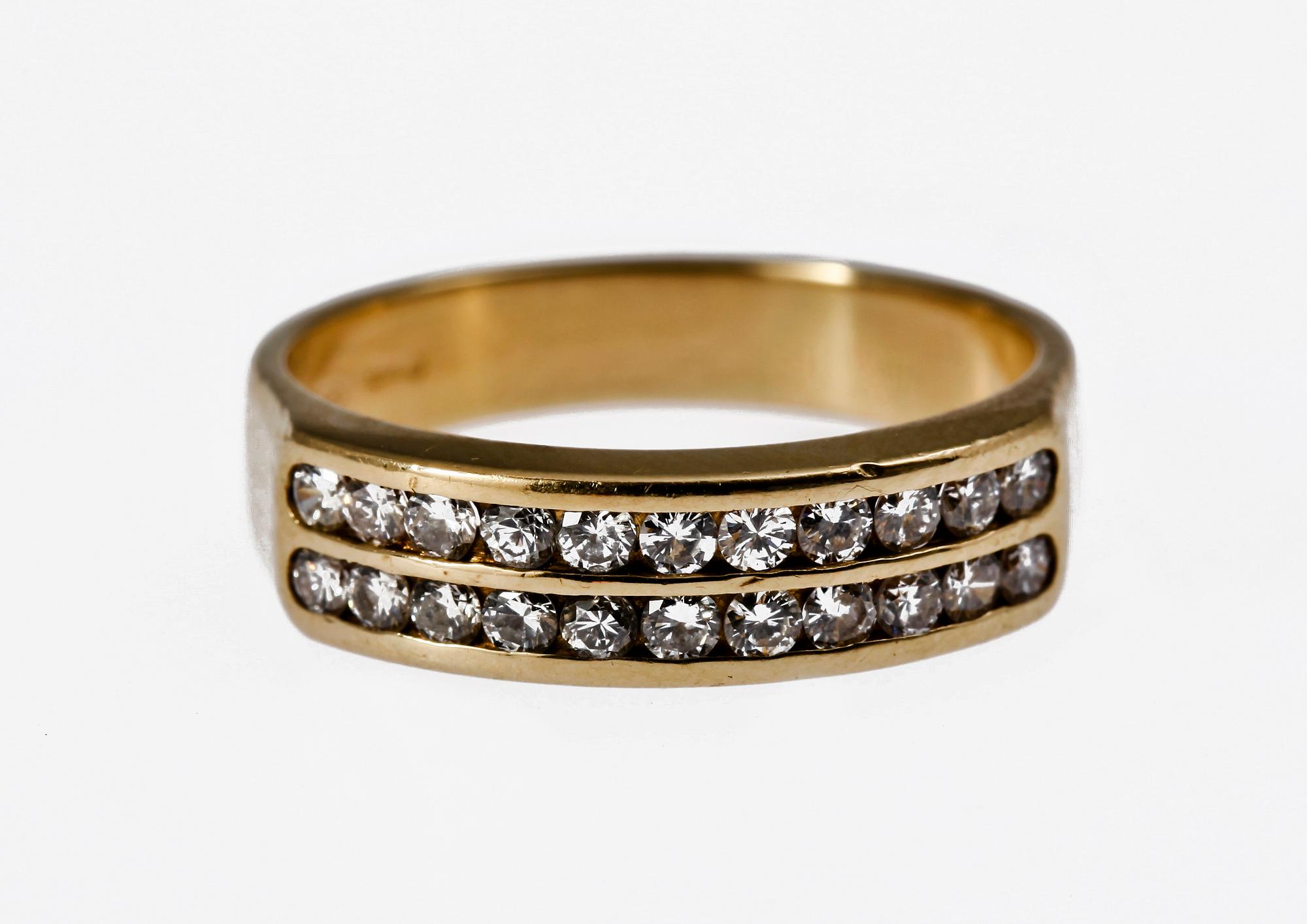RING, 18 K guld med briljantslipade diamanter, tot 0.60 ct.