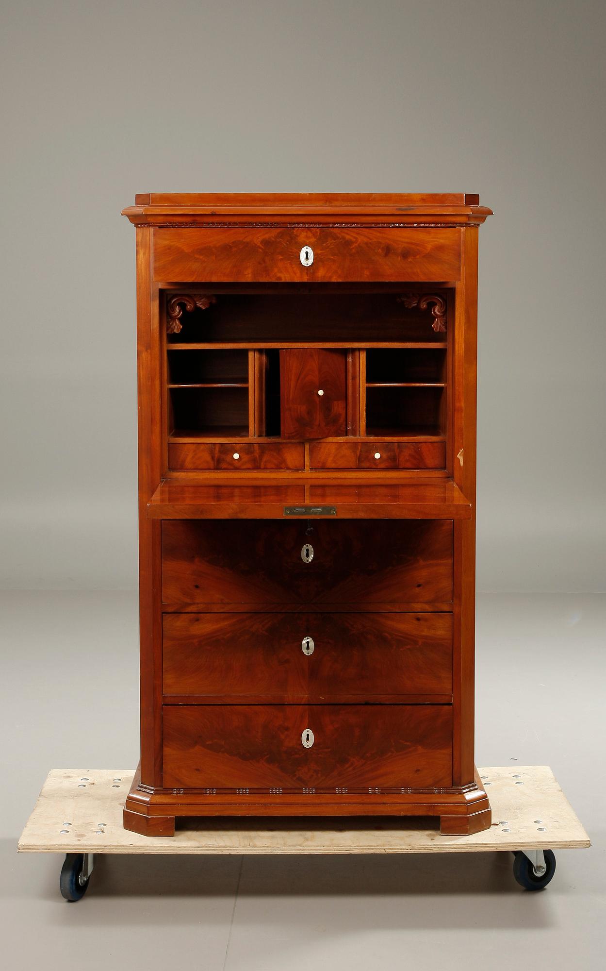 CHIFFONJÉ, senempire, 1800-talets andra hälft.
