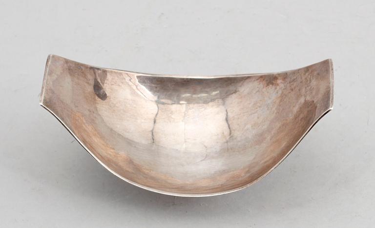 SKÅL, silver, T Kullander, 1964. Vikt ca 173 gram.