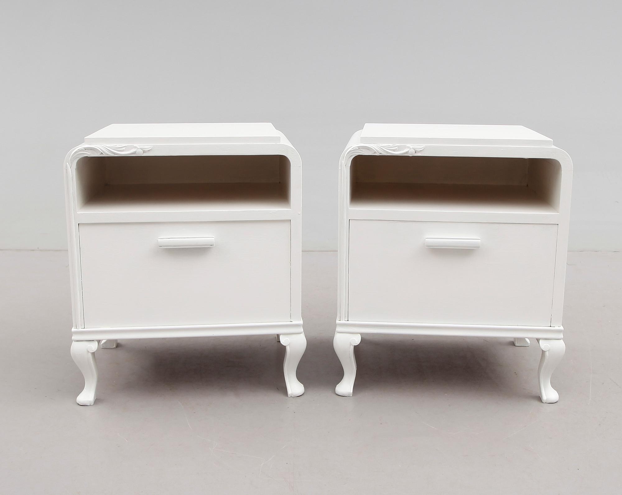 SÄNGBORD, 1 par, 1930-/40-tal.