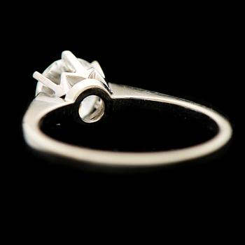 A RING, brilliant cut diamond, 18K white gold. Kupittaan Kulta, Turku Finland 1975.