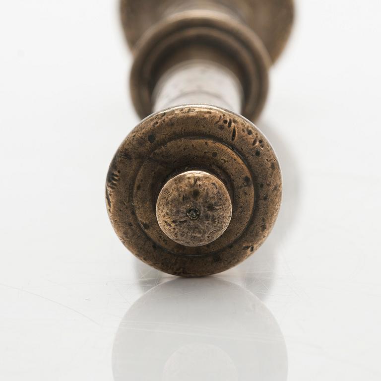 Mortar and pestle. Bronze. Spain, 17th century.