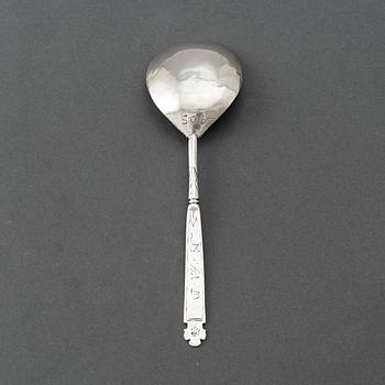 A 17th century silver spoon, possibly of Erich Olsen (Trondhjem 1656-1672).