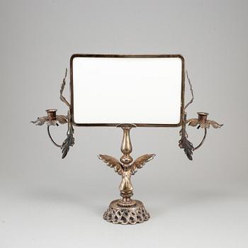 Kandelaber för två ljus med bordskort, nysilver. Rokoko-stil.