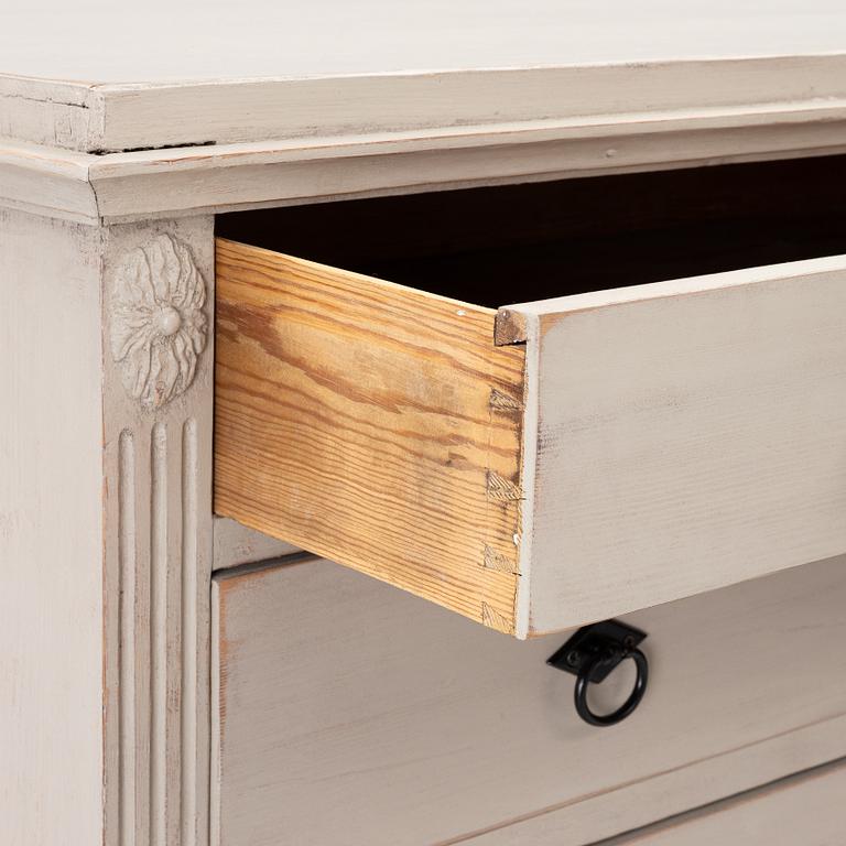 Chest of drawers, 19th century.
