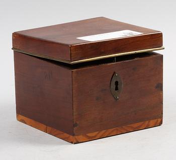 SKRIN, mahogny. Karl-Johan. 1800-talets mitt.