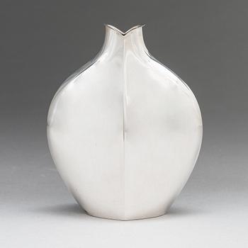 Tapio Wirkkala, A TW 42 silver vase, Kultakeskus, Hämeenlinna 1956.