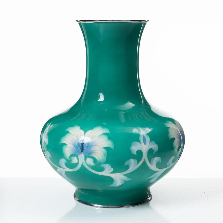 Yuiko Tamura, vas, flytande cloisonné, Japan 1900-tal.