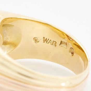 Ring WA Bolin 18K guld med rubiner och runda briljantslipade diamanter.