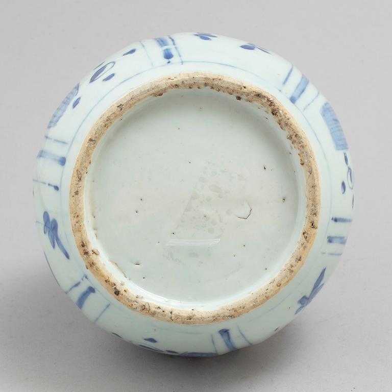 A blue and white bottle flask, Ming dynasty, Wanli (1573-1619).