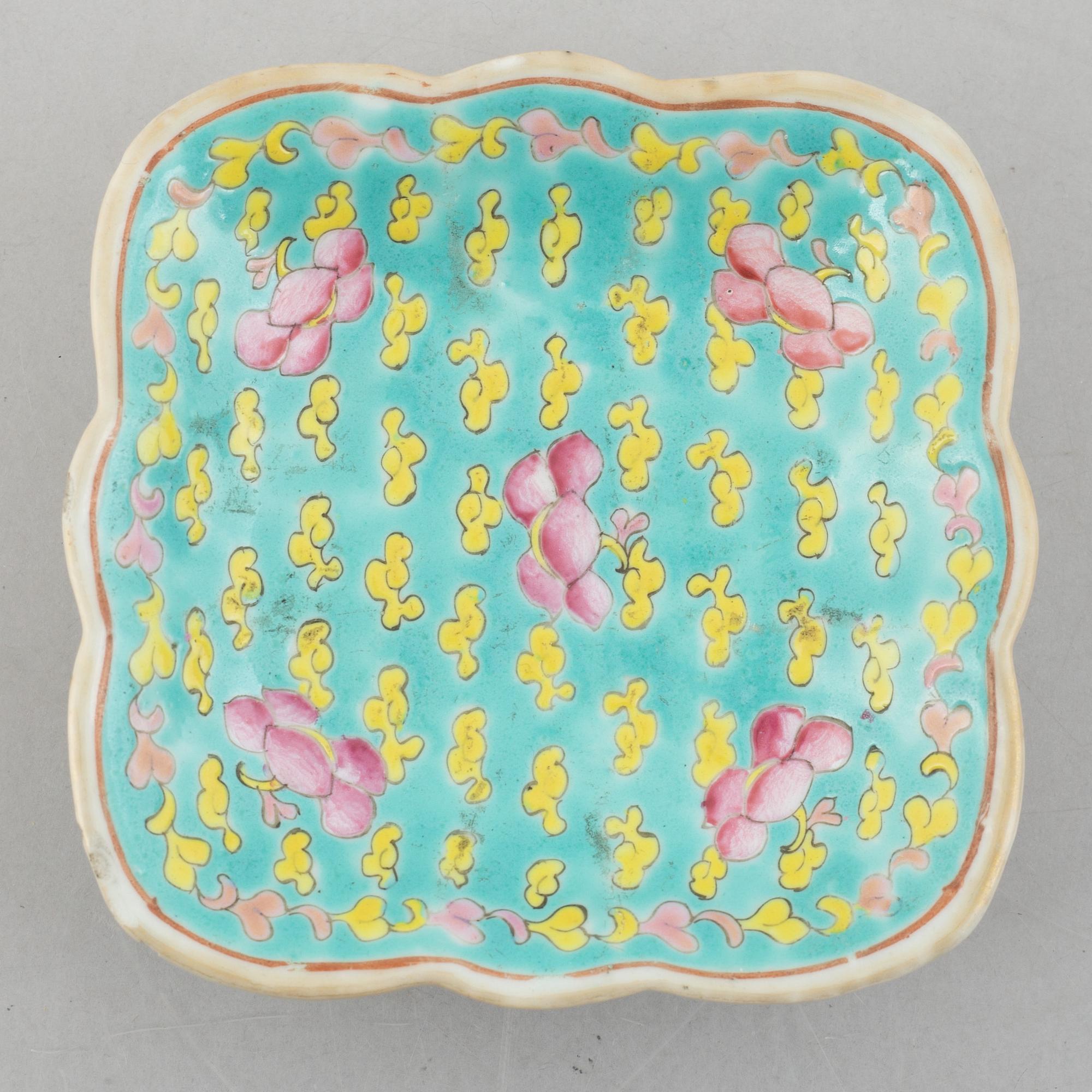 A set of four porcelain pieces, China, 19th/20th century.