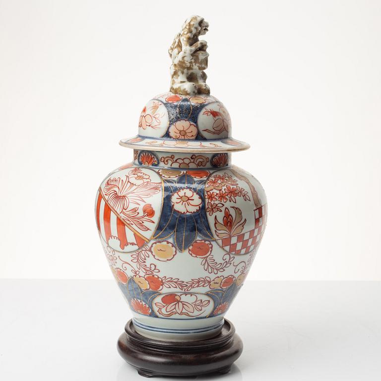 Lockurna, porslin, Japan, Meiji (1868-1912).