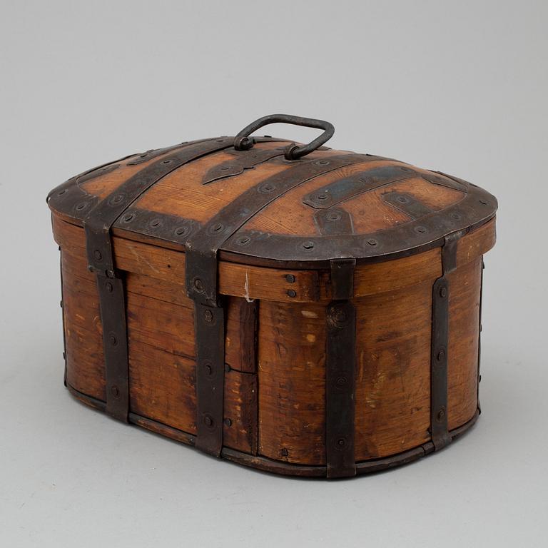 A BOX, late 18th / early 19th century.