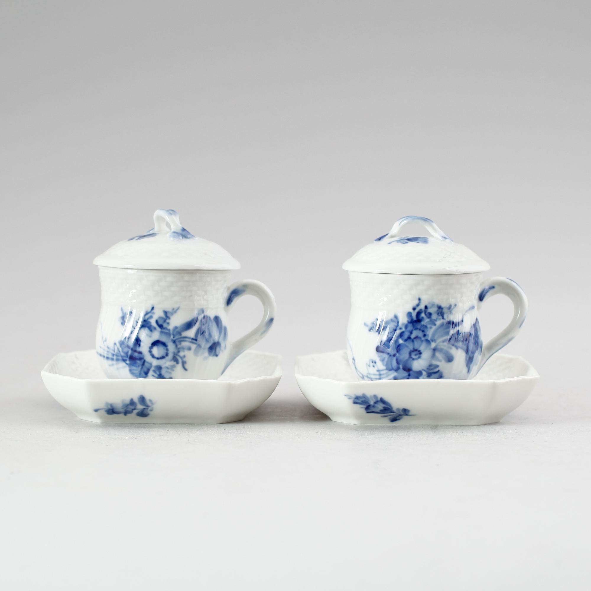 CREMEKOPPAR MED FAT, 12 st, porslin, Blå Blomst, Royal Copenhagen.