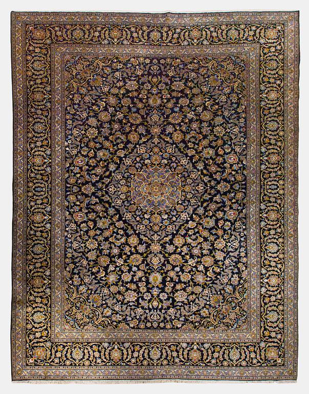 A carpet, Kashan, ca 400 x 311 cm.