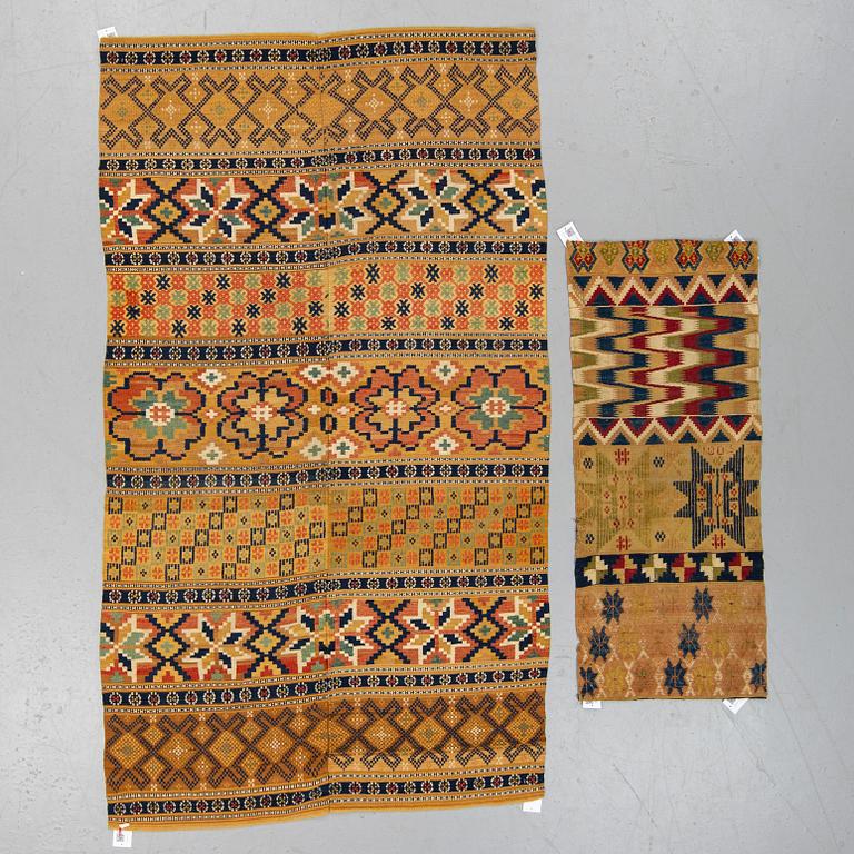 A BED COVER AND A FRAGMENT, flat weave, ca 214,5 x 117,5 cm  and ca  126 x 53 cm, Scania the 19th century.