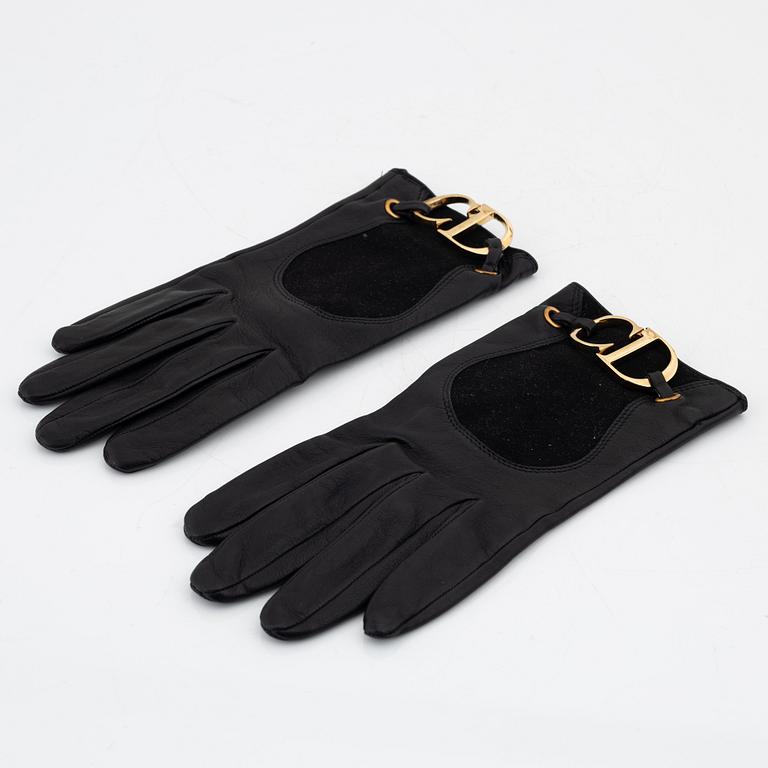 Christian Dior, a pair of leather gloves, size 7 1/2.