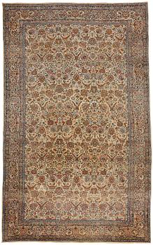 264. A carpet, a semi-antique Kerman, ca 510,5-513 x 315-318,5 cm.