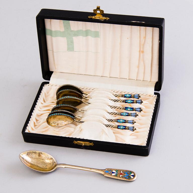 KAFFESKEDAR 6+1, emalj och silver, Ryssland ca 1900.