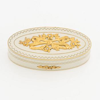 Dosa, 18K guld, diamanter och vit opak emalj. W.A. Bolin  Moskva 1912-1917.