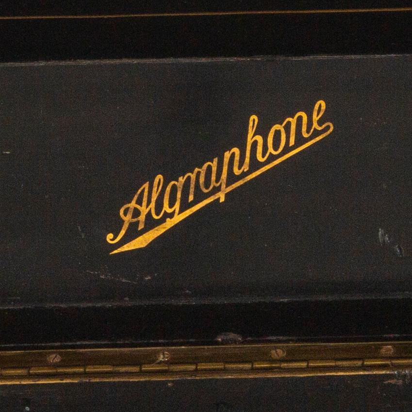 SIDEBOARD/MUSIKMÖBEL, 1900-talets första hälft.