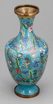 VAS, cloisonne, Kina 1900-tal.