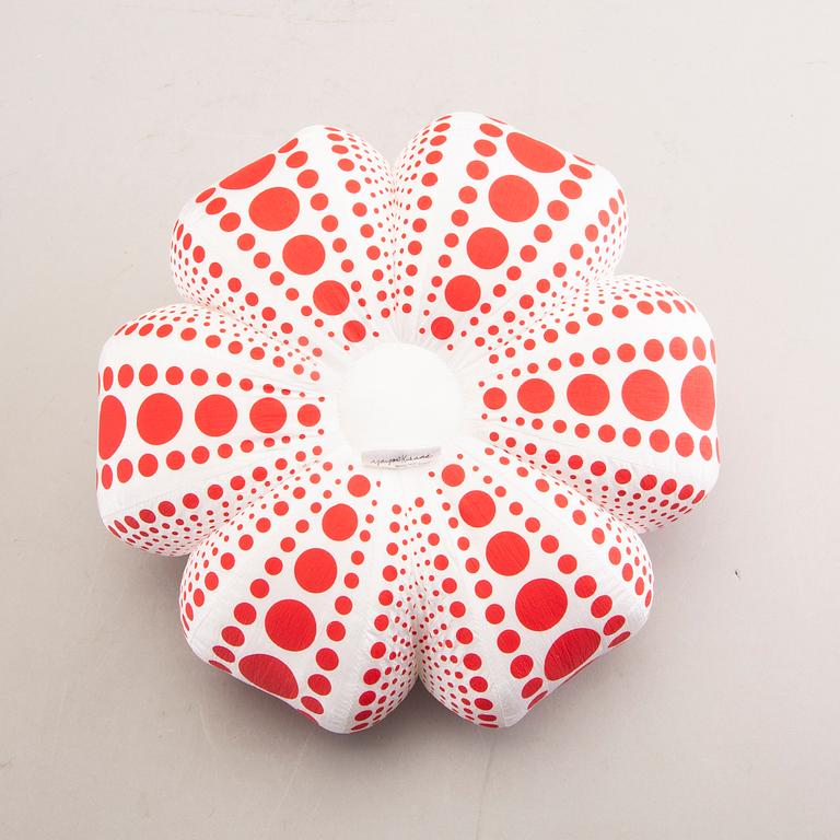 Yayoi Kusama, by object / multiple Dots obsession 2004.
