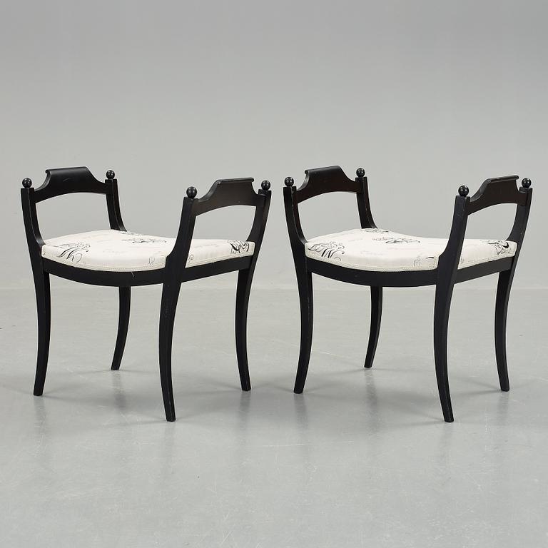 TABURETTER, ett par, Karl-Johan, 1800-talets mitt.