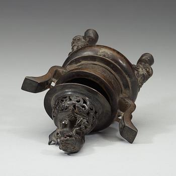 A bronze censer with cover, late Ming dynasty, 17th Century.