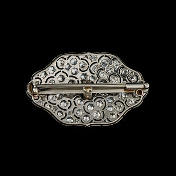 A BROOCH, platinum, brilliant cut diamonds. Turn of the century 1800/1900. Possibly German.