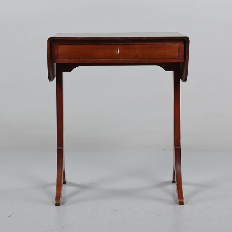 DAMARBETSBORD, Karl Johan, 1800-talets första hälft.