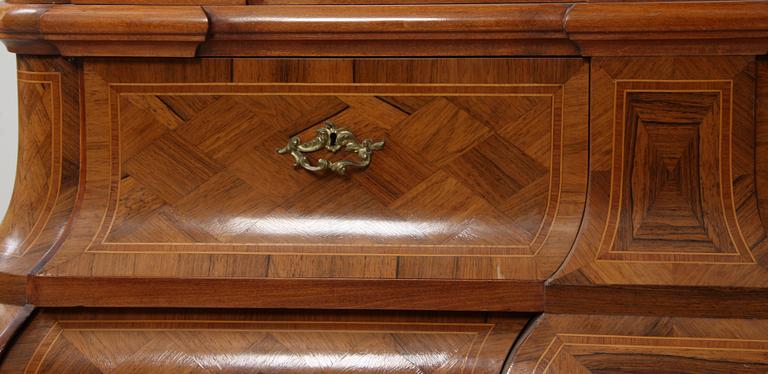 SKÅP, rokokostil, 1900-talets första del.