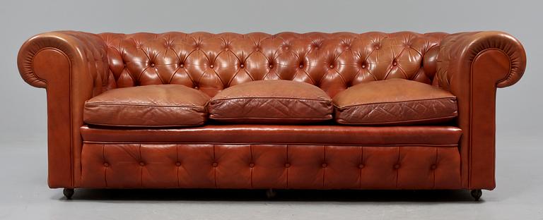 SOFFA, chesterfield, 1900-talets andra hälft.