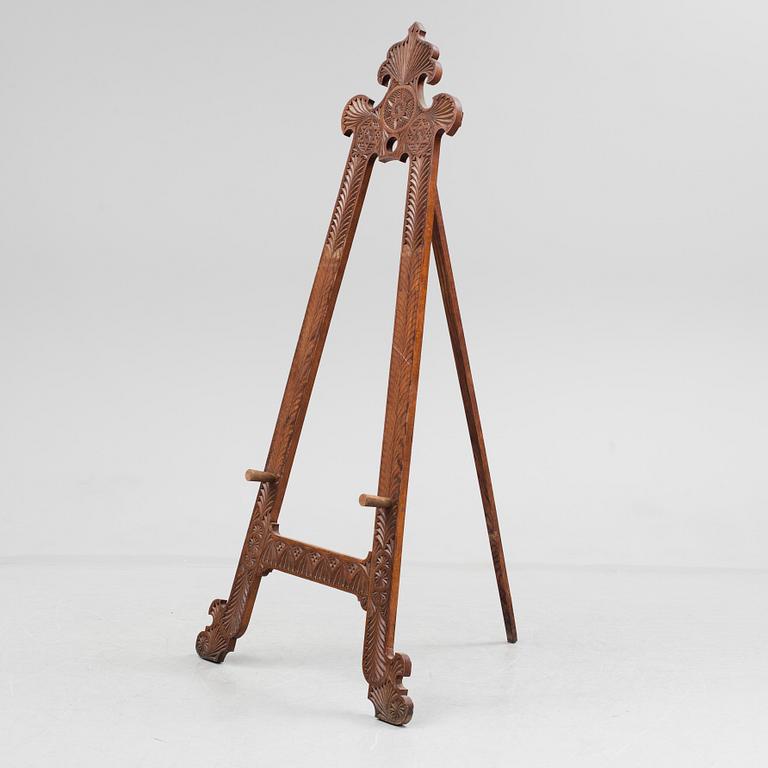 A late 19th century easel.