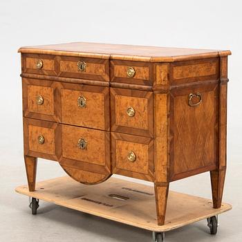 Byrå Louis XVI 1800-talets första hälft.