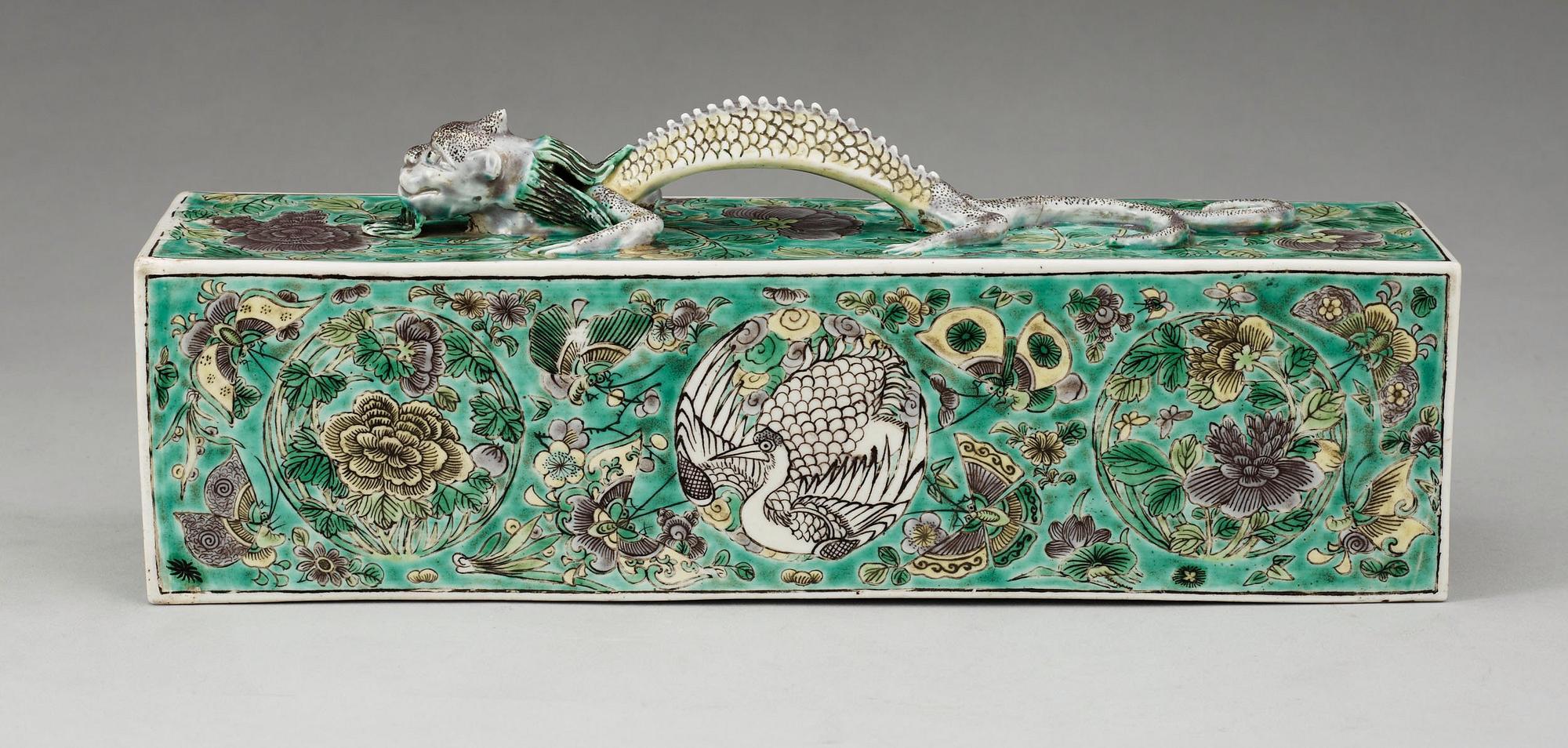 A rare famille verte scroll weight, Qing dynasty (1644-1912).