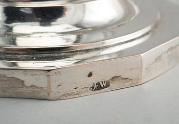 KYNTTELIKKÖPARI, 875 hopeaa. Sveitsi 1800 l. loppu Korkeus 47 cm. Paino kipsitäytteineen 2660 g.