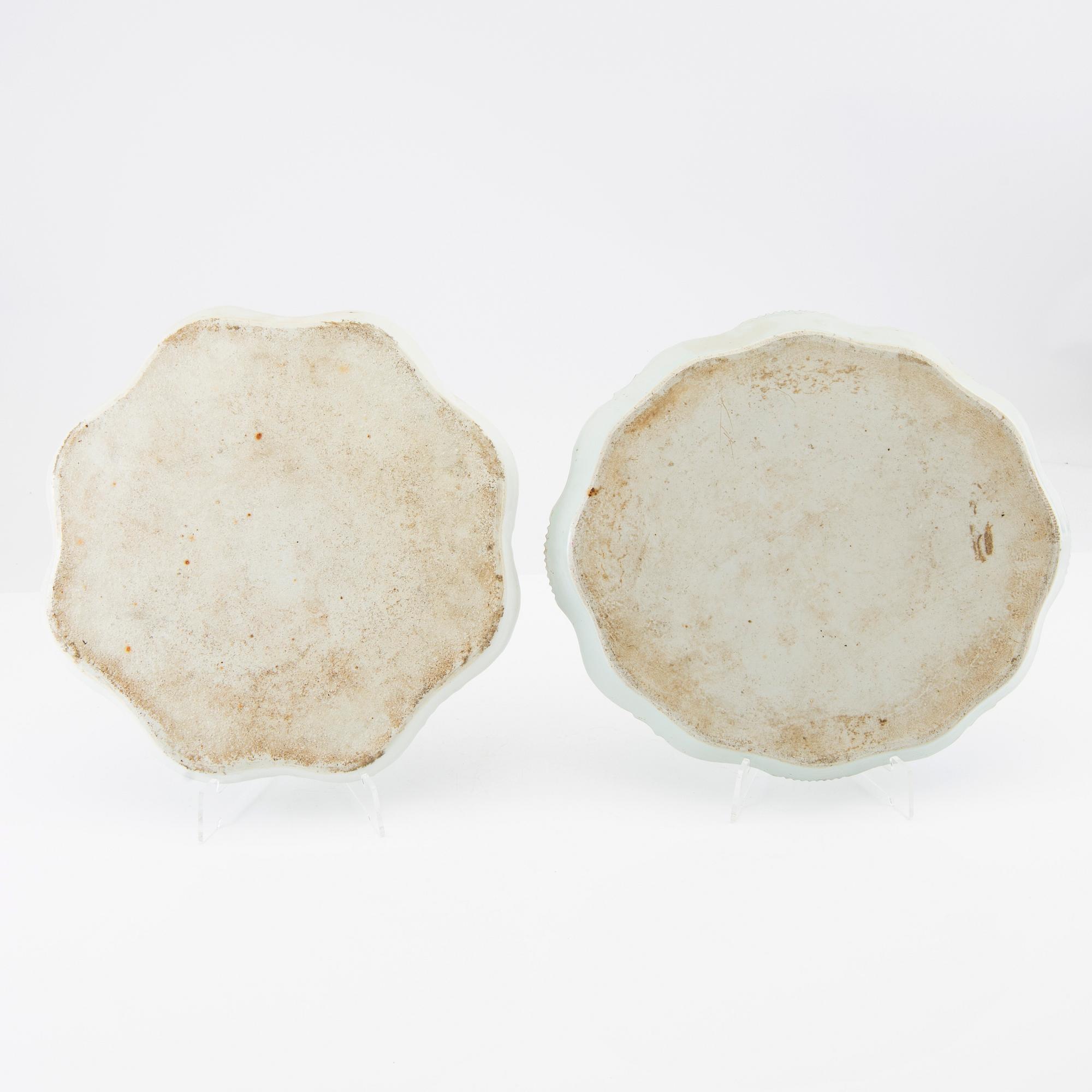 Two Chinese porcelain trays, 20th century.