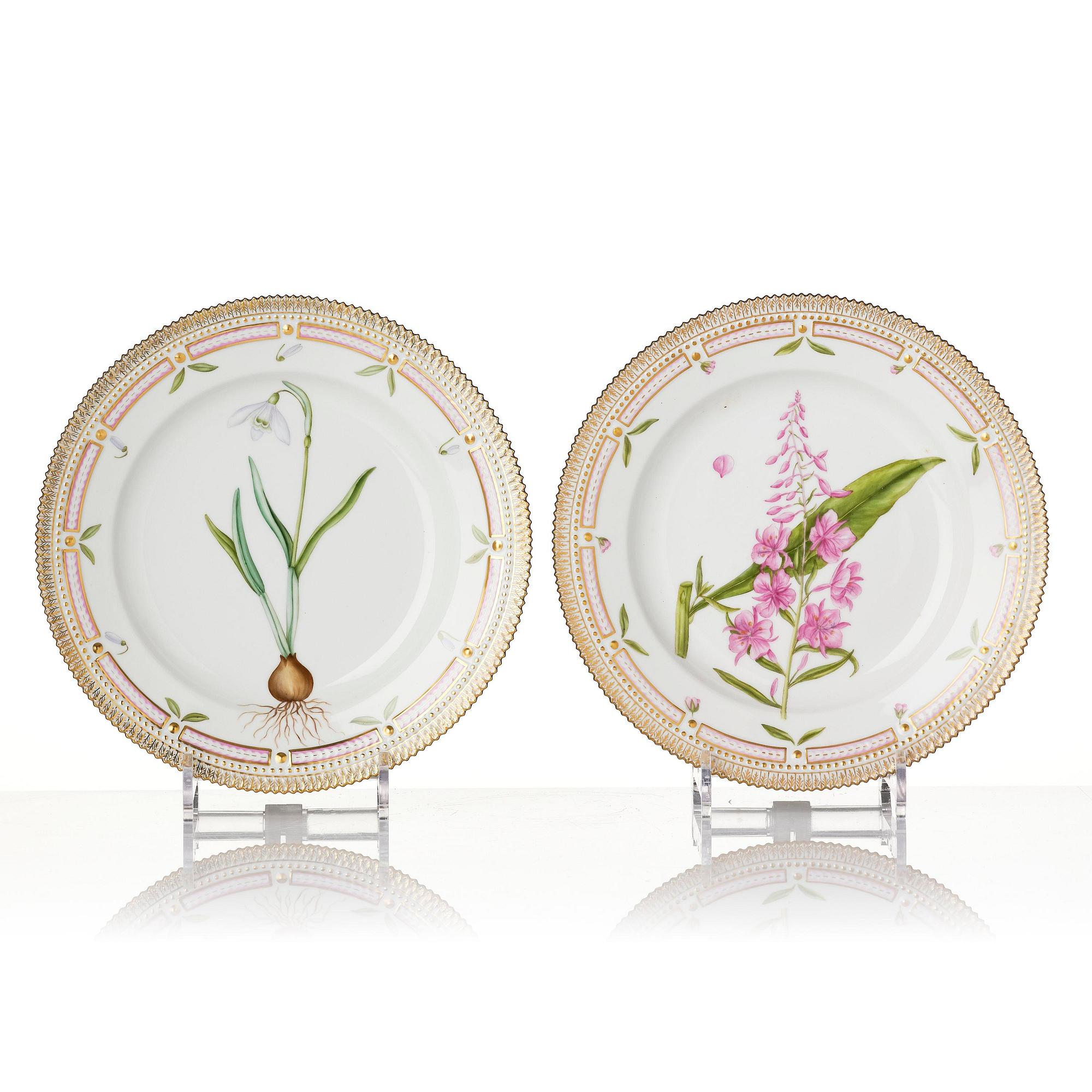 A set of 12 Royal Copenhagen 'Flora Danica' plates, Denmark, 20th century.