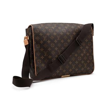 770. LOUIS VUITTON, a Monogram canvas messenger bag.