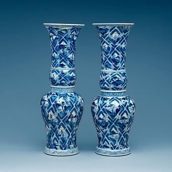1701. A pair of blue and white vases, Qing dynasty, Kangxi (1662-1722).