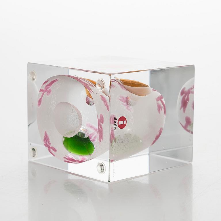 Oiva Toikka, an annual glass cube, signed Oiva Toikka, Nuutajärvi 2008 and numbered 296/2000.